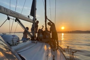 Barcelona: experiência de navegação dourada com tapas e cava