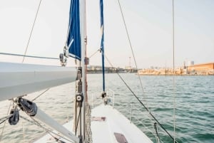 Barcelona: experiência de navegação dourada com tapas e cava