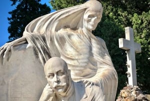 Barcelona: Cemetery Tour - Gothic Graves & Local History