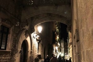 Barcelona: Guidet byvandring i det gotiske kvarteret om natten