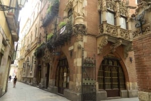 Barcelona: Haunted Gothic Quarter Exploration Game