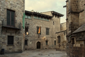 Barcelona: Gothic Quarter History Comedy Guided Walking Tour
