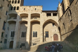 Barcelona: Gothic Quarter Walking Tour for Families