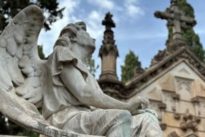 Barcelona: Cemetery Tour - Gothic Graves & Local History