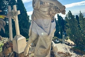 Barcelona: Cemetery Tour - Gothic Graves & Local History