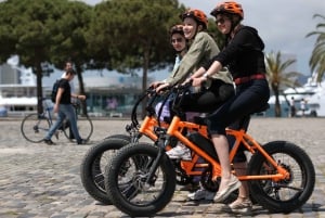 Barcelone : Visite guidée de la ville à vélo ou en E-Bike