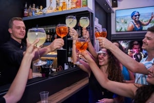 Barcelona: Pub Crawl guiado por la ciudad con 4 copas