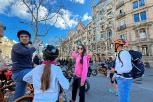 Barcelona: Guided Gaudi Tour by Bike, E-Bike or E-Scooter