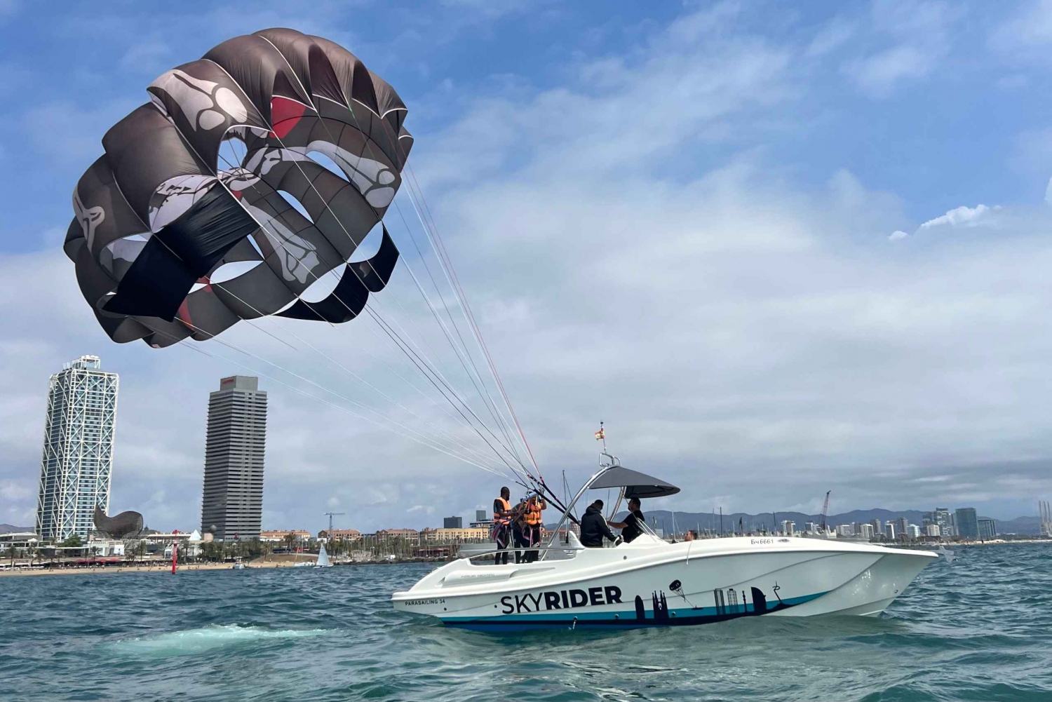 Barcelona: Guided Parasailing Experience