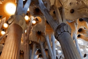Barcelonan opastettu Sagrada Familia -kierros & purjehdus Kokemusmaailma