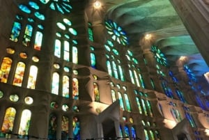 Barcelona: Geführte Sagrada Familia Tour & Einlass ohne Anstehen (Skip-The-Line)