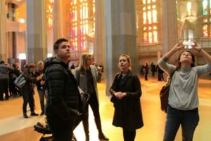 Barcelona: Geführte Sagrada Familia Tour & Einlass ohne Anstehen (Skip-The-Line)