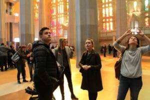 Barcelona: Geführte Sagrada Familia Tour & Einlass ohne Anstehen (Skip-The-Line)