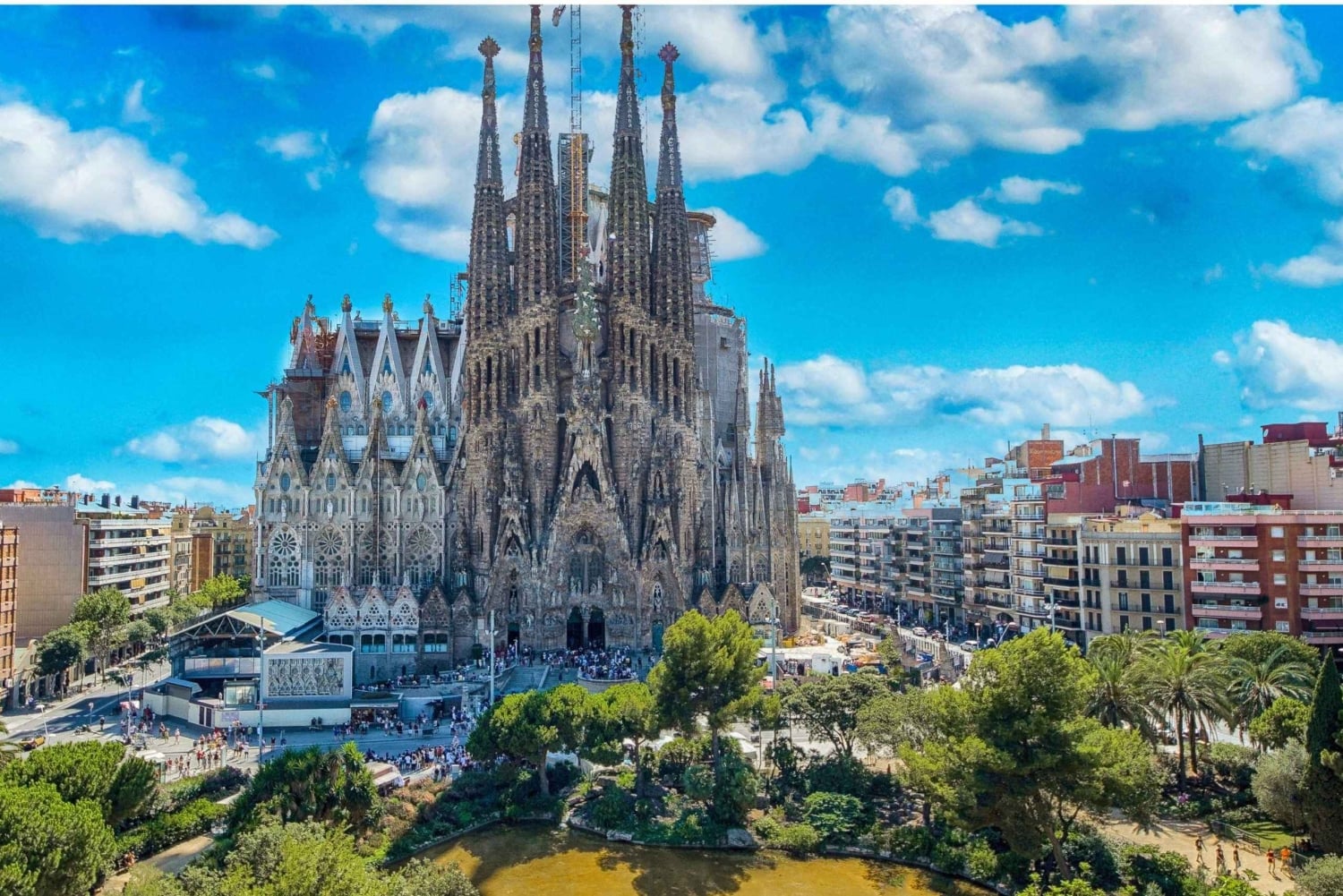 Barcelona: Guided visit of the Sagrada Familia