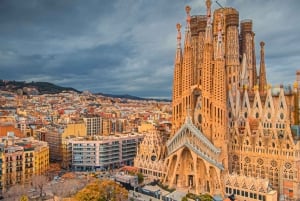 Barcelona: Guided visit of the Sagrada Familia