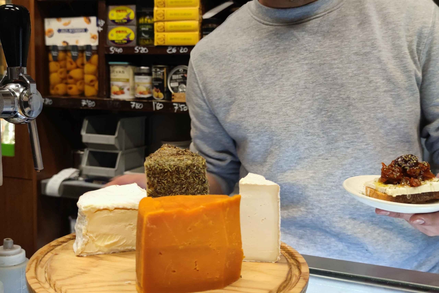 バルセロナワインとタパスのガイド付き試飲ツアー