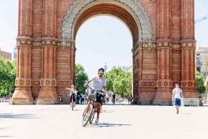 Barcellona: Tour in bicicletta delle meraviglie di Gaudì