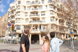 Barcelona: Helicopter, Boat Ride, and Old Town Walking Tour