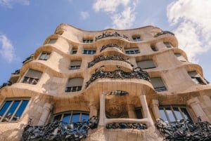 Barcelona: Helicopter, Boat Ride, and Old Town Walking Tour