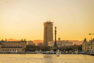 Barcelone : visite à 360º de la ville en hélicoptère, à pied et en bateau