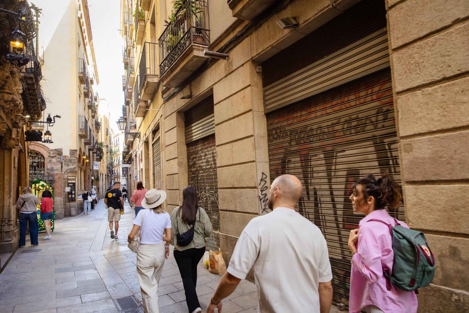Barcelona: Piilotetut helmet -kävelykierros, joka sisältää yli 10 nähtävyyttä