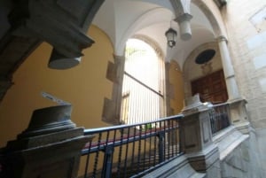 Barcelona: tour por los secretos ocultos de la ciudad en alemán o inglés