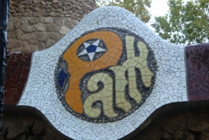 Barcelona: Hidden Secrets City Tour in German or English