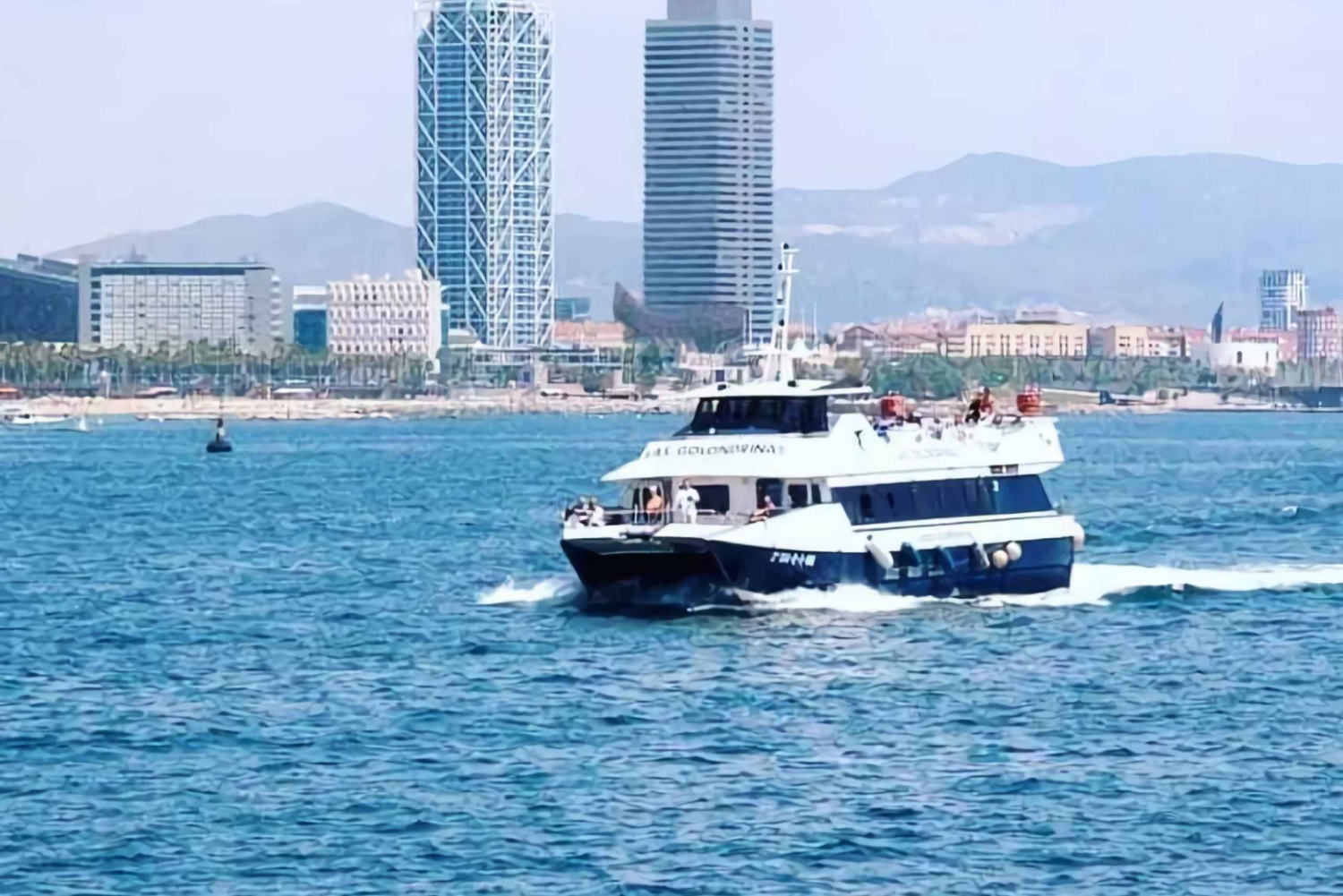 Barcelona: Boat Tour in Las Golondrinas