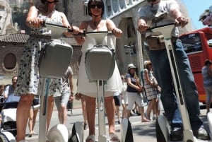 バルセロナのハイライト: セグウェイで巡るガウディの最高傑作