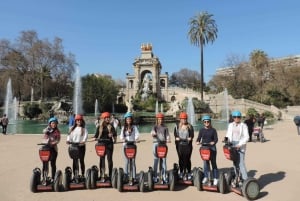 バルセロナのハイライト: セグウェイで巡るガウディの最高傑作