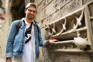 Barcelona: Historic Quarters Private Walking Tour with Tapas