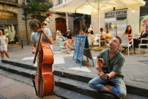 Barcelona: Historic Quarters Private Walking Tour with Tapas