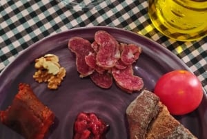 Barcelona: Home Food and Wine Tasting with Wine Lover