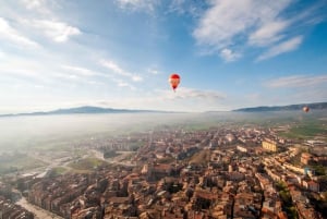 Barcellona: Volo in mongolfiera con snack e bevande