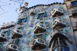 Barcelona: La Pedrera Guided Tour with Casa Batllo Option