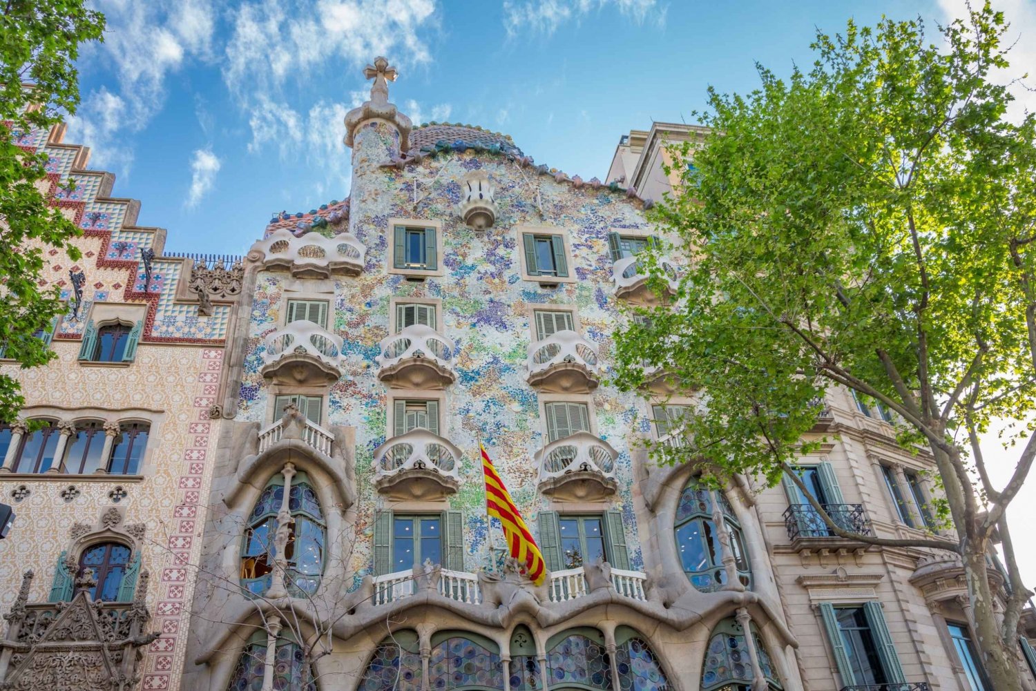 Barcelona: La Pedrera opastettu kierros Casa Batllo -vaihtoehdon kanssa.