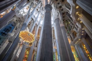 Barcelona: La Sagrada Familia Guided Tour with Skip the Line