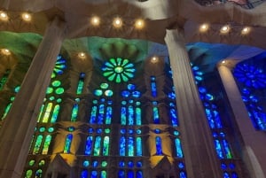 Barcelona: La Sagrada Familia Guided Tour with Skip the Line