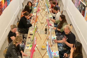 Barcelona: Aprende a pintar, degusta vinos, disfruta de aperitivos y música.