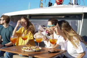 Barcelona: Lunch or Dinner Catamaran Sailing Tour