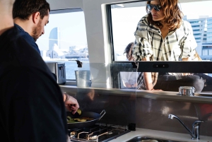 Barcelona: Lunsj eller middag på seiltur i Middelhavet