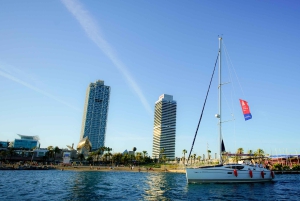 Barcelona: Lunsj eller middag på seiltur i Middelhavet