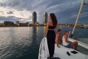 Barcelona: Luxury Private Sunset Yacht Cruise