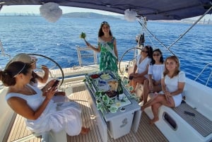 Barcellona: crociera privata di lusso in yacht al tramonto