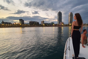 Барселона: роскошный частный круиз на яхте на закате