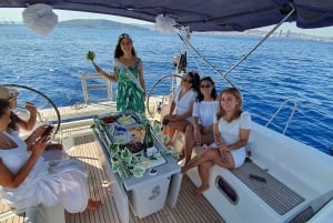 Barcelona: Luxury Private Sunset Yacht Cruise