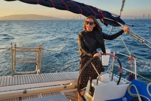 Barcelona: Luxuriöse private Jacht-Bootsfahrt