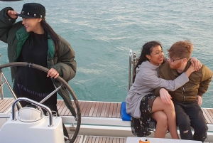 Barcelona: Cruzeiro diurno num iate privado de luxo