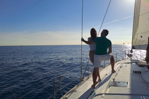 Barcelona: Cruzeiro diurno num iate privado de luxo