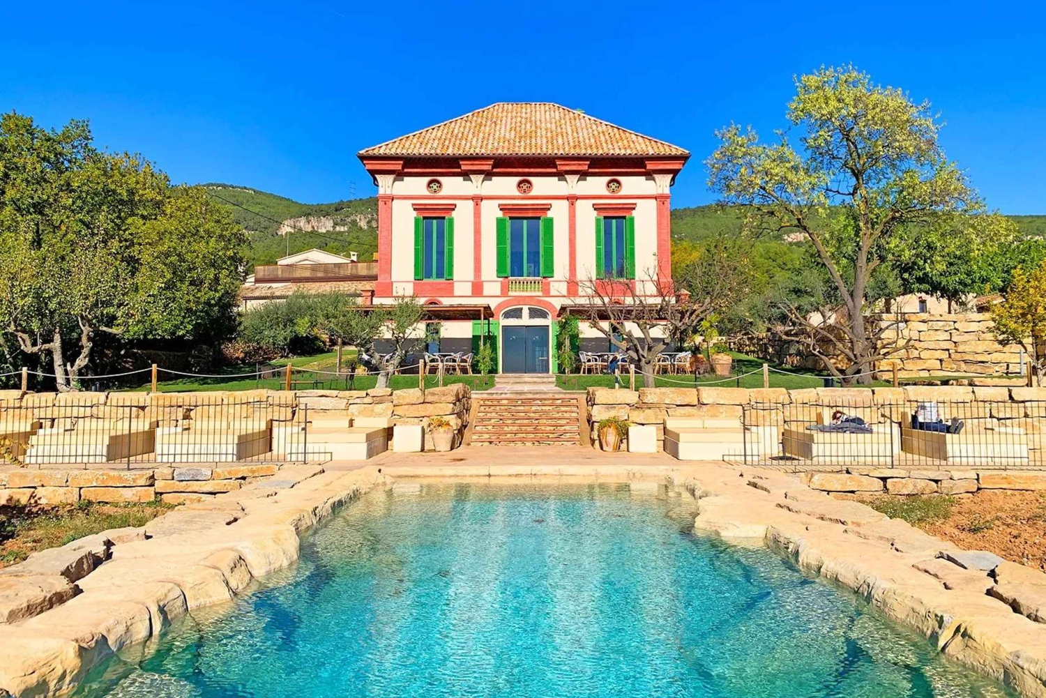 Barcelona: cata de vino de lujo en una bodega boutique + 6 platos